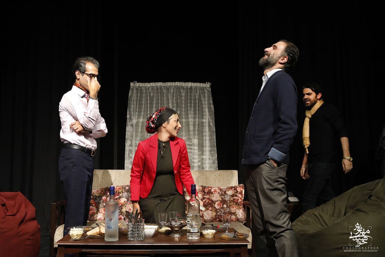 نمایش "اسم". تماشاخانه مهرگان.